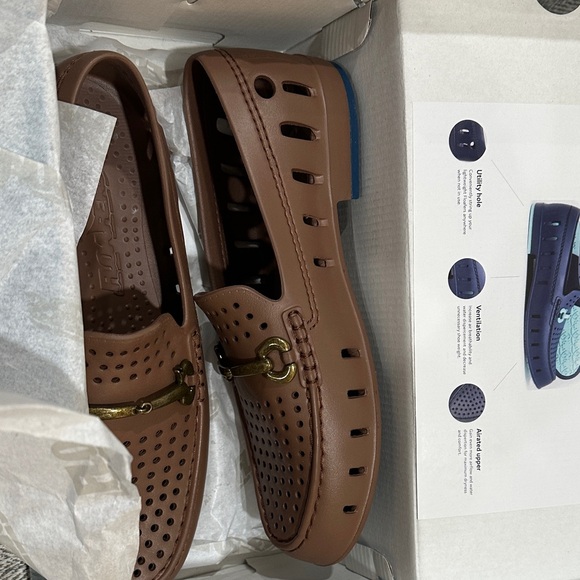 Floafers Driftwood Brown and Sailor Navy Chairman Bit Boat Shoes Men’s 8 NIB/NWT - Picture 6 of 12